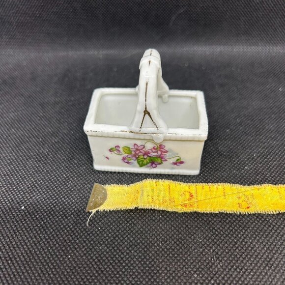 Miniature porcelain basket - Picture 2 of 4